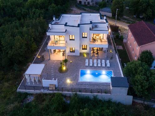 ANASTASIA24-0_pzxp74.jpg
